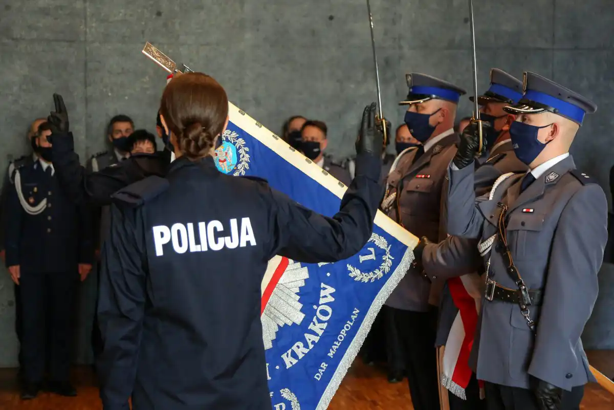 Nowi policjanci w jednostkach małopolskiego garnizonu Policji. Również w Komendzie w Gorlicach oraz Limanowej