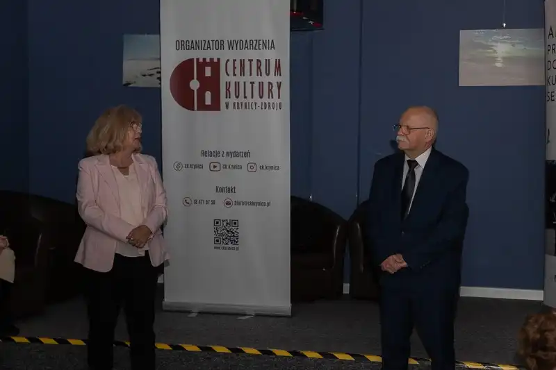 Kultura łączy pokolenia. Wernisaż seniorów i młodzieży w Krynicy-Zdroju