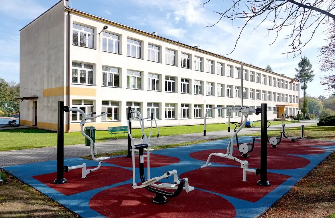 Nowa siłownia pod chmurką przy ZSP w Nawojowej
