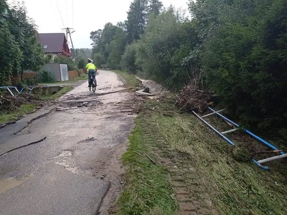 Intensywne opady deszczu zniszczyły drogi na terenie gminy Muszyna