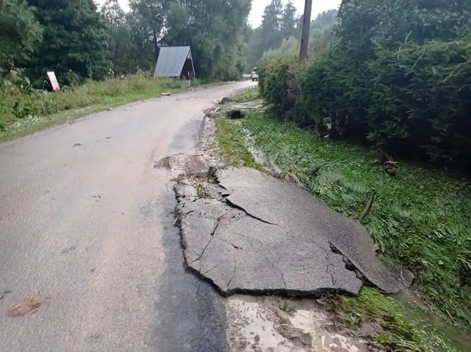 Intensywne opady deszczu zniszczyły drogi na terenie gminy Muszyna