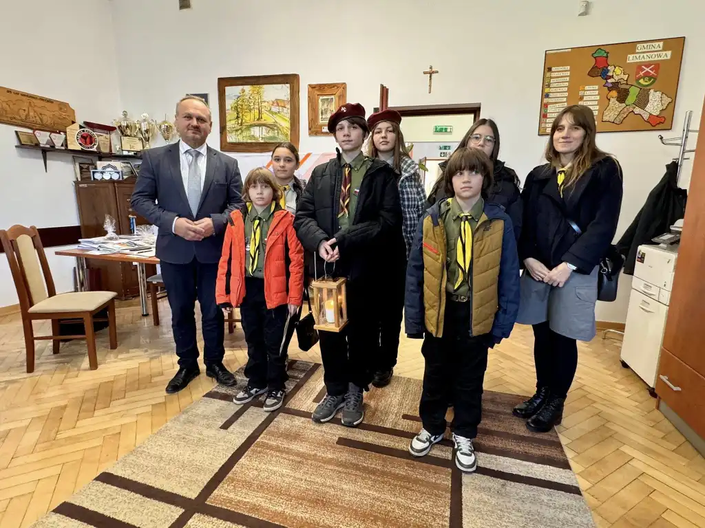 Betlejemskie Światło Pokoju dotarło do Urzędu Gminy Limanowa