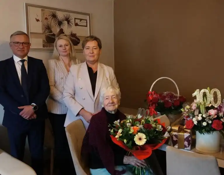 Pani Anna Stożek świętuje 100. urodziny. Niezwykła historia stulatki z Mszany Dolnej