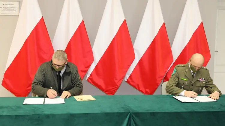 Popiersie i mapnik generała Gizy dołączyły do kolekcji eksponatów w Izbie Pamięci KaOSG