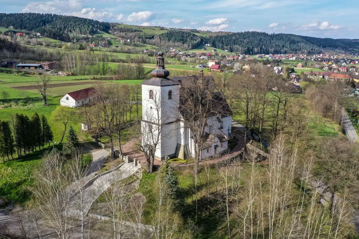 Parafia pw. Narodzenia Najświętszej Maryi Panny w Jazowsku z promesą na kontynuacje prac konserwatorskich