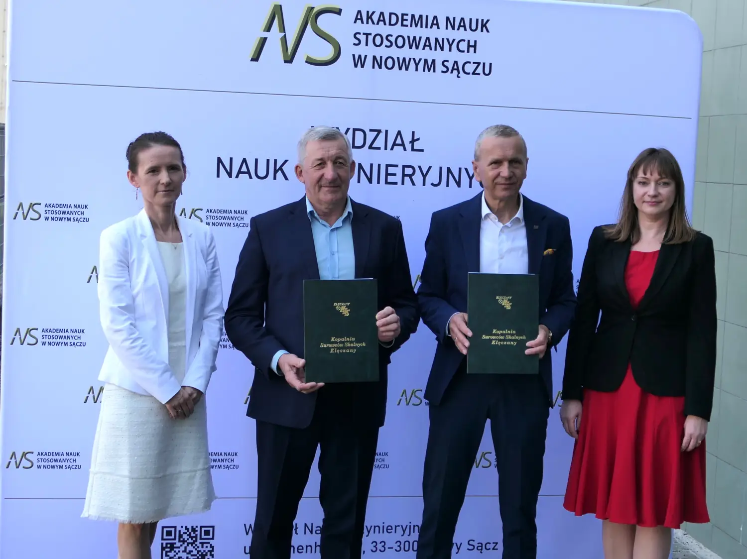 KSS Klęczany przekazała nowy sprzęt sądeckiej ANS. Studenci będą uczyć się na sprzęcie wykorzystywanym w branży
