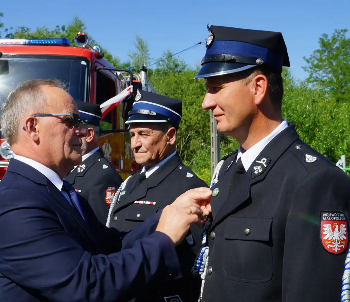 Nowy samochód i podziękowania za służbę na 70-lecie OSP Krużlowa Niżna