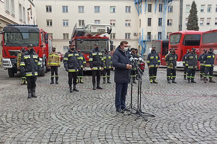 Polscy strażacy i medycy wyruszyli na Słowację aby pomóc przy testowaniu na Covid-19