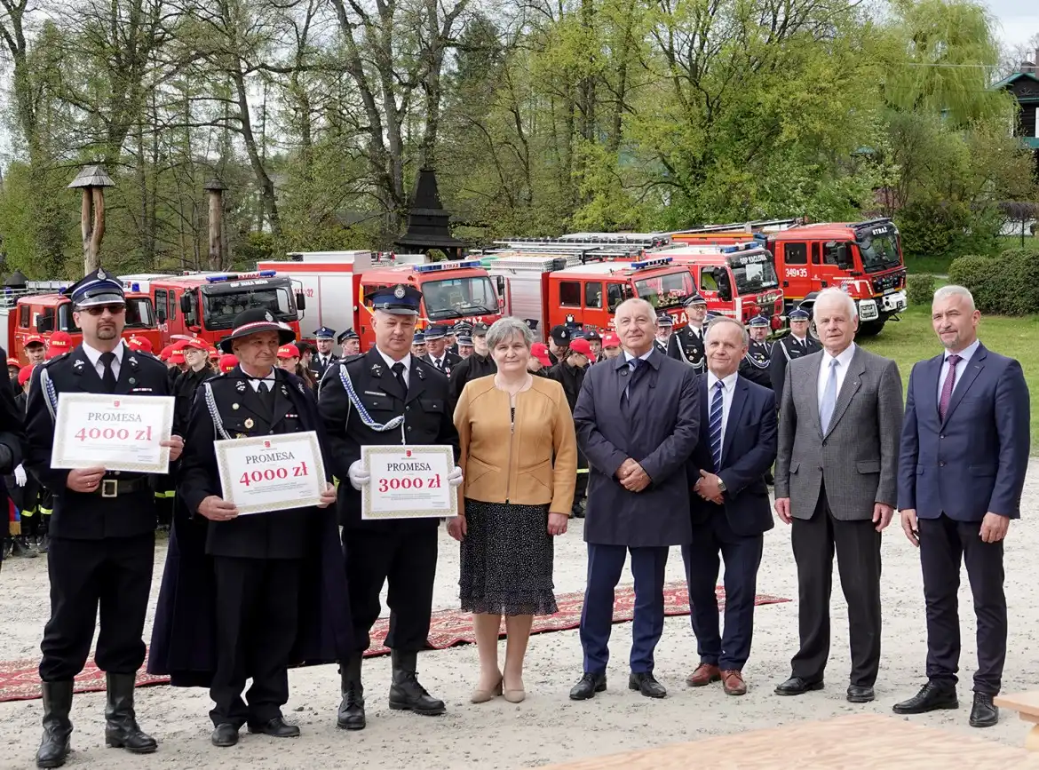 Strażacy ochotnicy z gminy Grybów z dofinansowaniem na zakup sprzętu