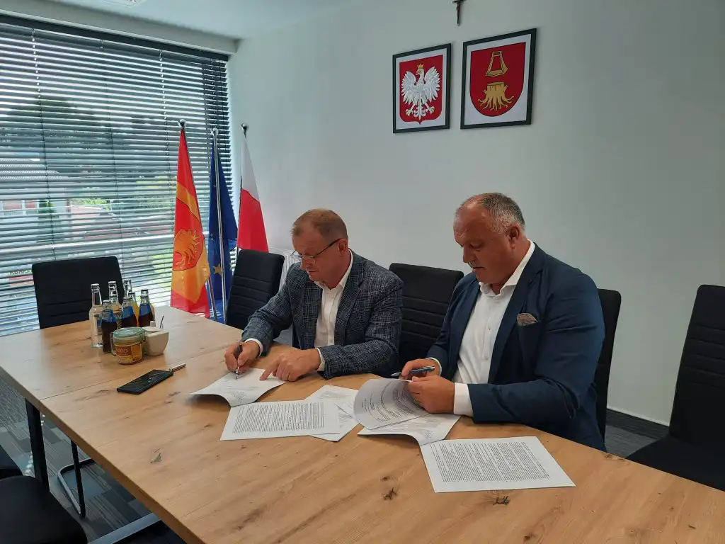 Umowa na modernizację boiska przy SP w Janczowej podpisana