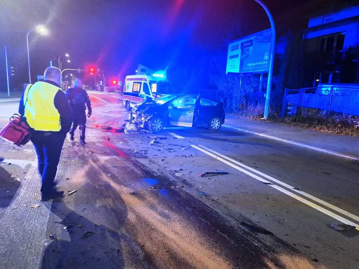 Wypadek w Nowym Sączu. Zablokowana Nawojowska, interwencja straży i służb ratunkowych