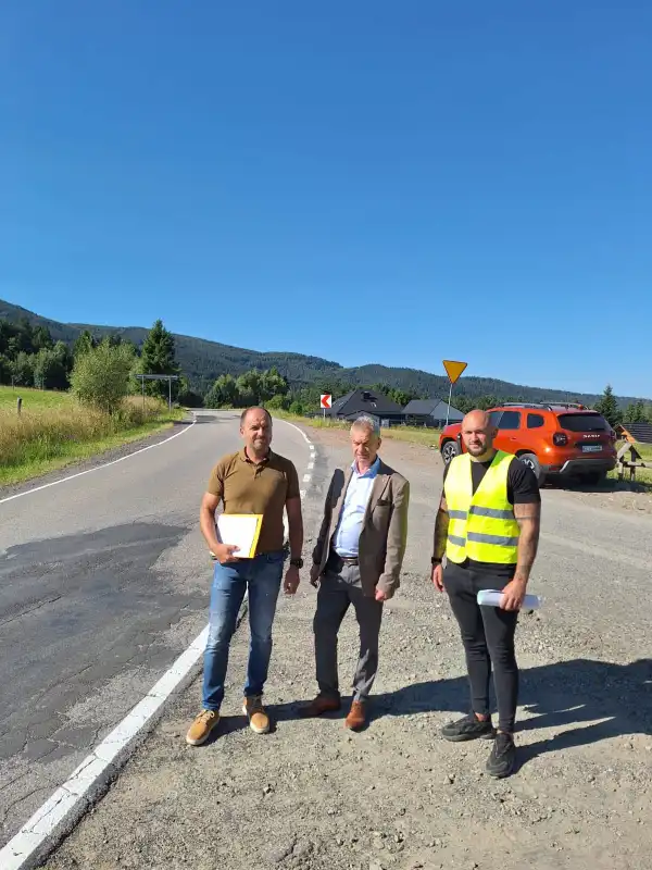 Nowe inwestycje drogowe w powiecie limanowskim. Przekazano place budowy