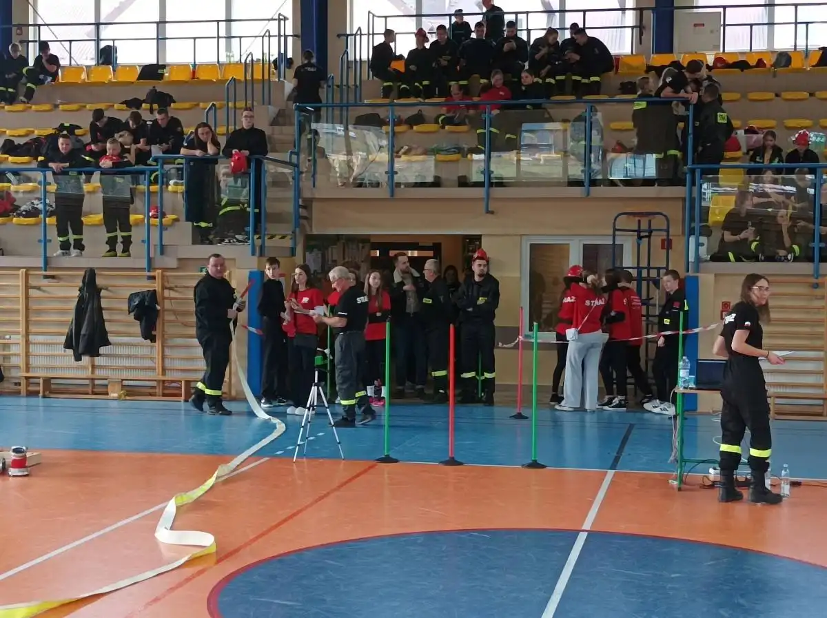 I Gminne Halowe Zawody MDP w Gródku nad Dunajcem. Zacięta rywalizacja i sportowa pasja