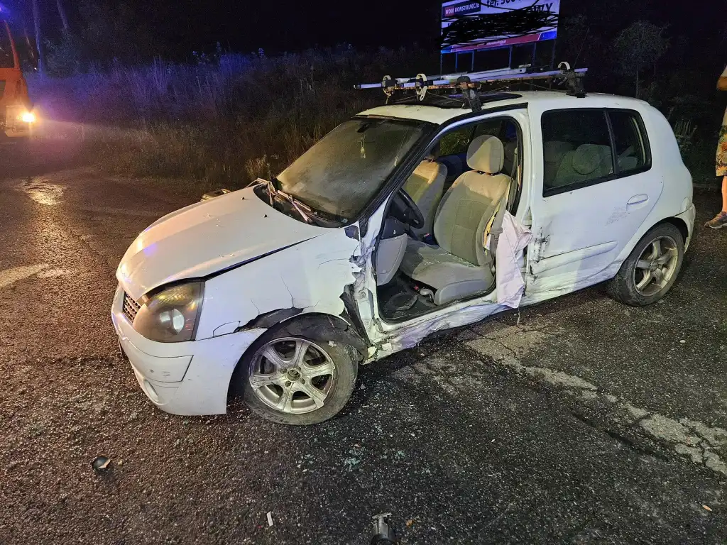 Mija pierwszy miesiąc wakacji. Strażacy prowadzili działania ratownicze na drogach oraz gasili pożary budynków