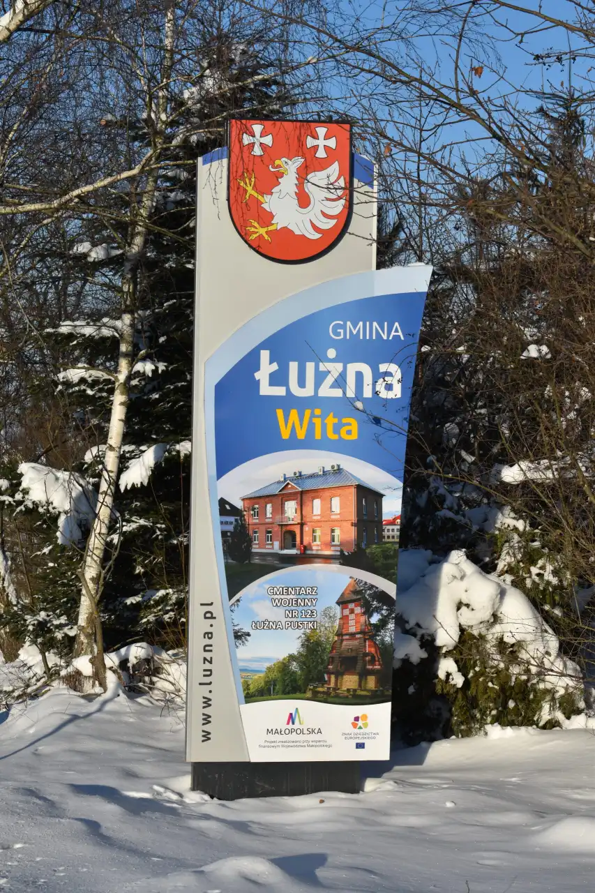 Gmina Łużna przypomina o swojej historii. Zakończono montaż witaczy