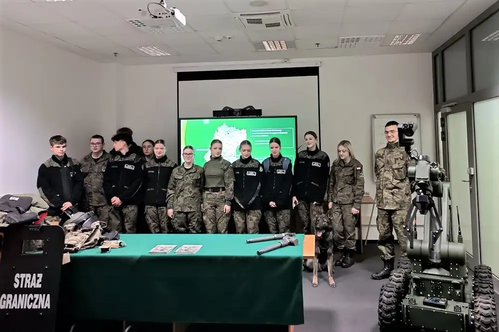 Kroki do służby w Straży Granicznej. Młodzież poznaje tajniki pracy funkcjonariuszy