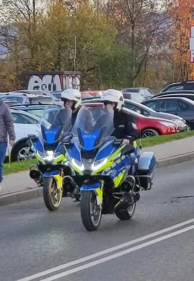 6 wypadków, 36 kolizji, 7 osób rannych i 12 nietrzeźwych kierowców - bilans działań sądeckiej Policji w okresie Wszystkich Świętych