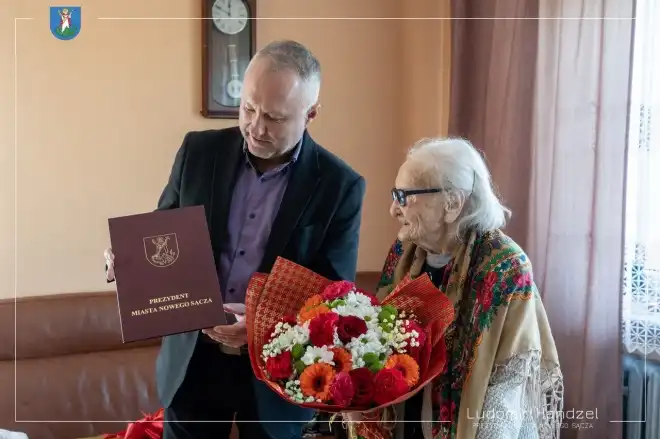 Prezydent odwiedził panią Julię Bogdańską. Seniorka świętowała setne urodziny