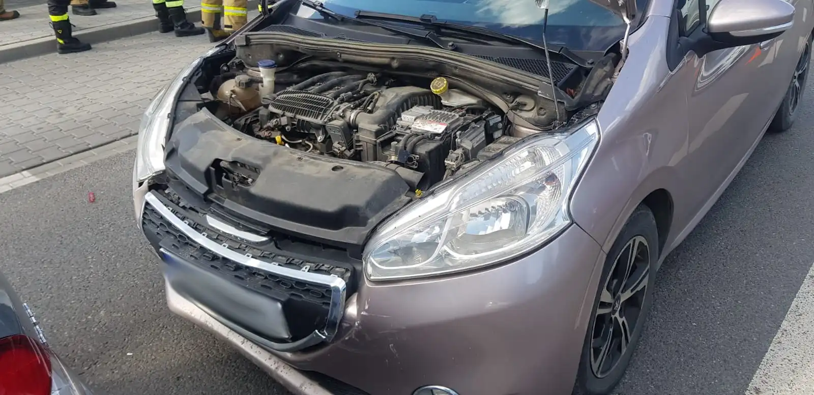 Wypadek na ul. Węgierskiej w Nowym Sączu. Zderzyły się cztery pojazdy i rowerzysta