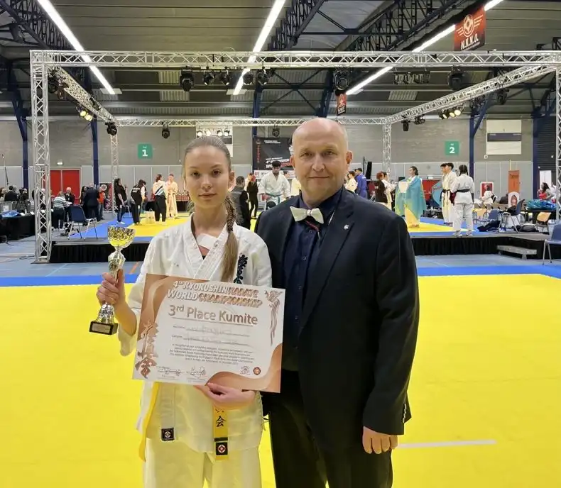 Zawodniczka ARS Klub Kyokushinkai – Limanowa Nikola Kądziołka brązową medalistką Mistrzostw Świata Karate Kyokushin