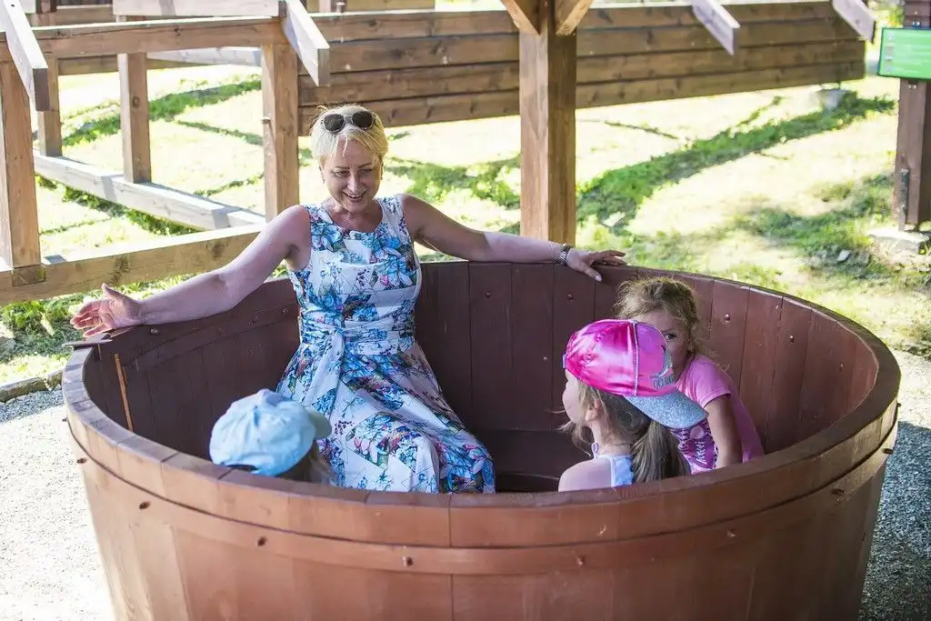 Edukacyjny park i wyjątkowa wystawa w Skansenie Wsi Pogórzańskiej w Szymbarku