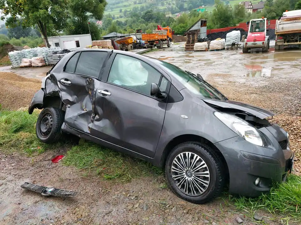 Kraksa w Mszanie Górnej. Zderzyły się trzy pojazdy