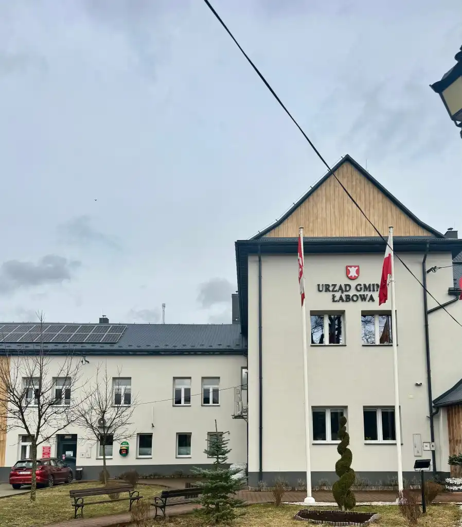 Nowy defibrylator AED w Łabowej. Bezpieczeństwo na wyciągnięcie ręki