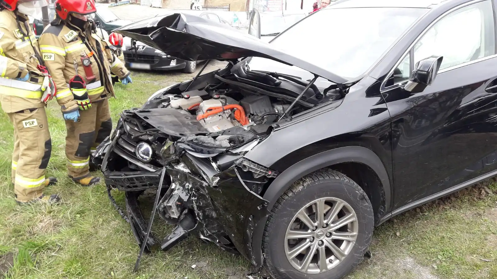 Kolizja w Białej Niżnej. Dwa auta rozbite