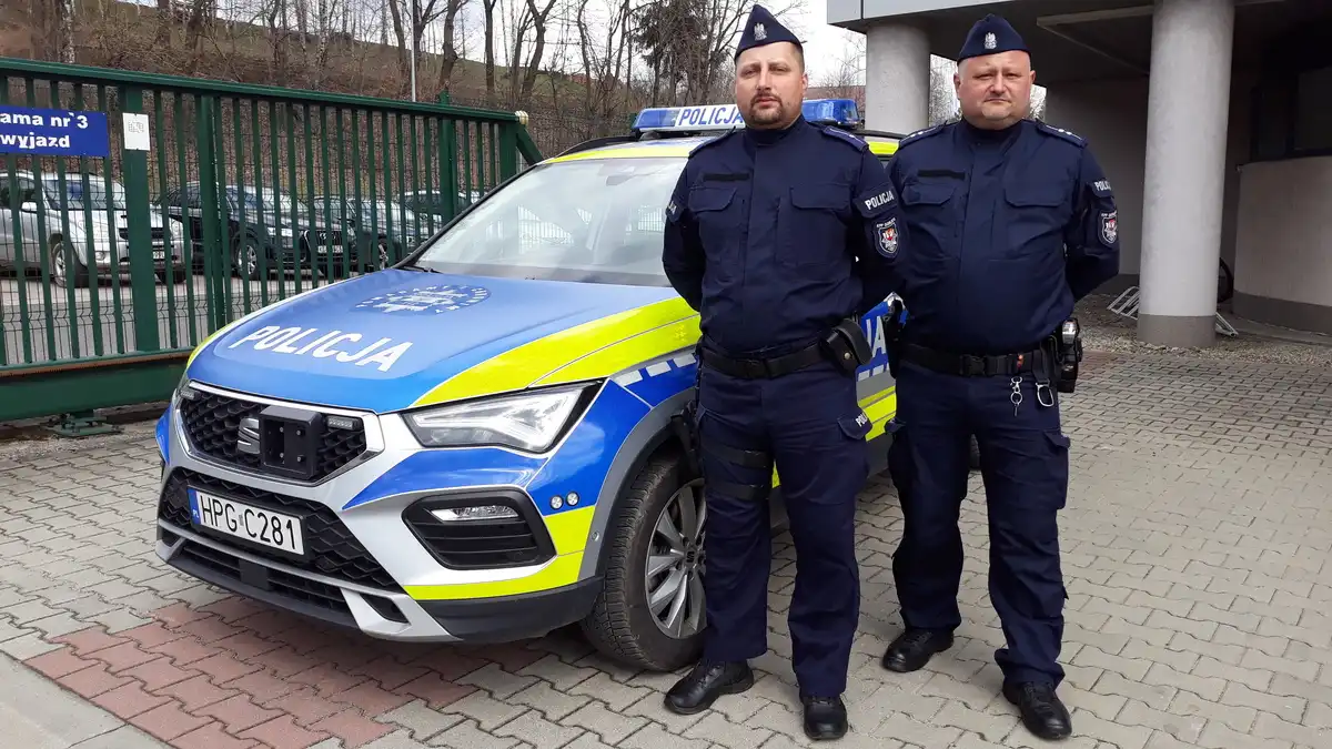 Gorliccy Policjanci uratowali życie wychłodzonego mężczyzny