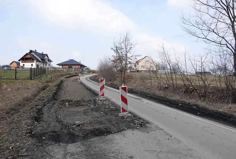 W Krużlowej Wyżnej powstanie 4,7 kilometra nowego asfaltu. Koszt inwestycji to blisko 4,3 mln zł