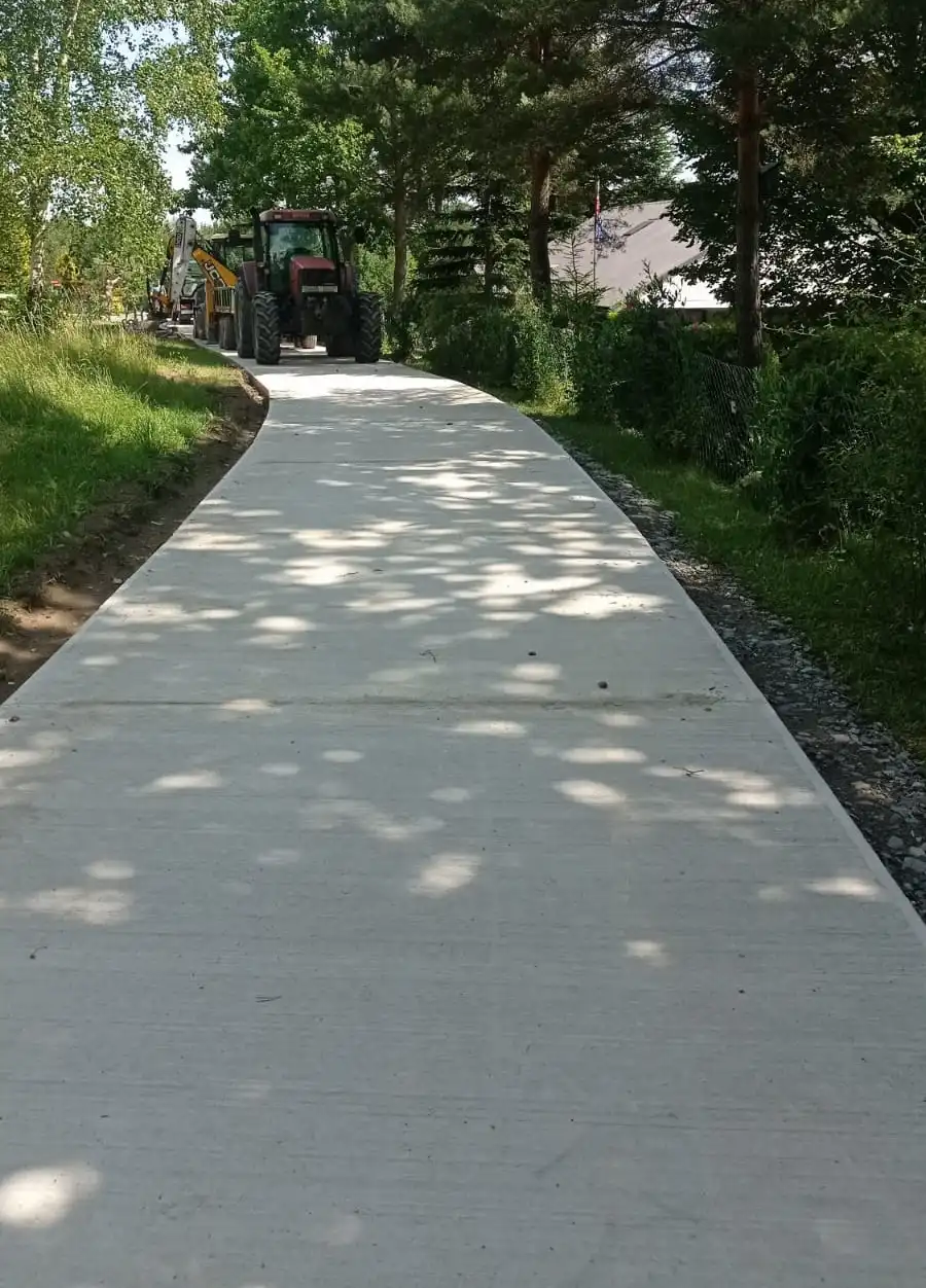 Nowe betonowe drogi w Bukowcu. Wygodniej i bezpieczniej już wkrótce