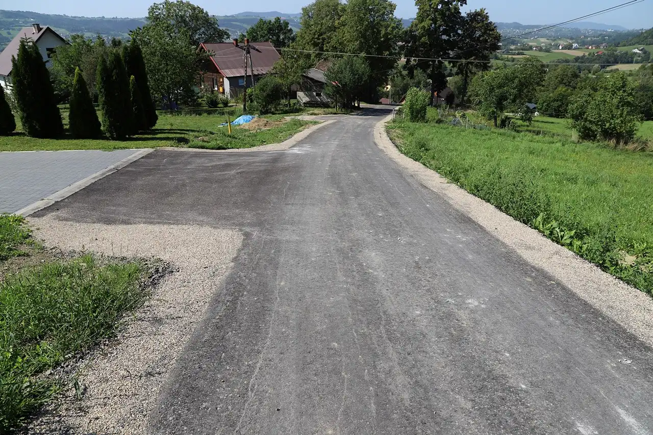 Gmina Limanowa: dobiegła końca modernizacja dwóch dróg dojazdowych do gruntów rolnych