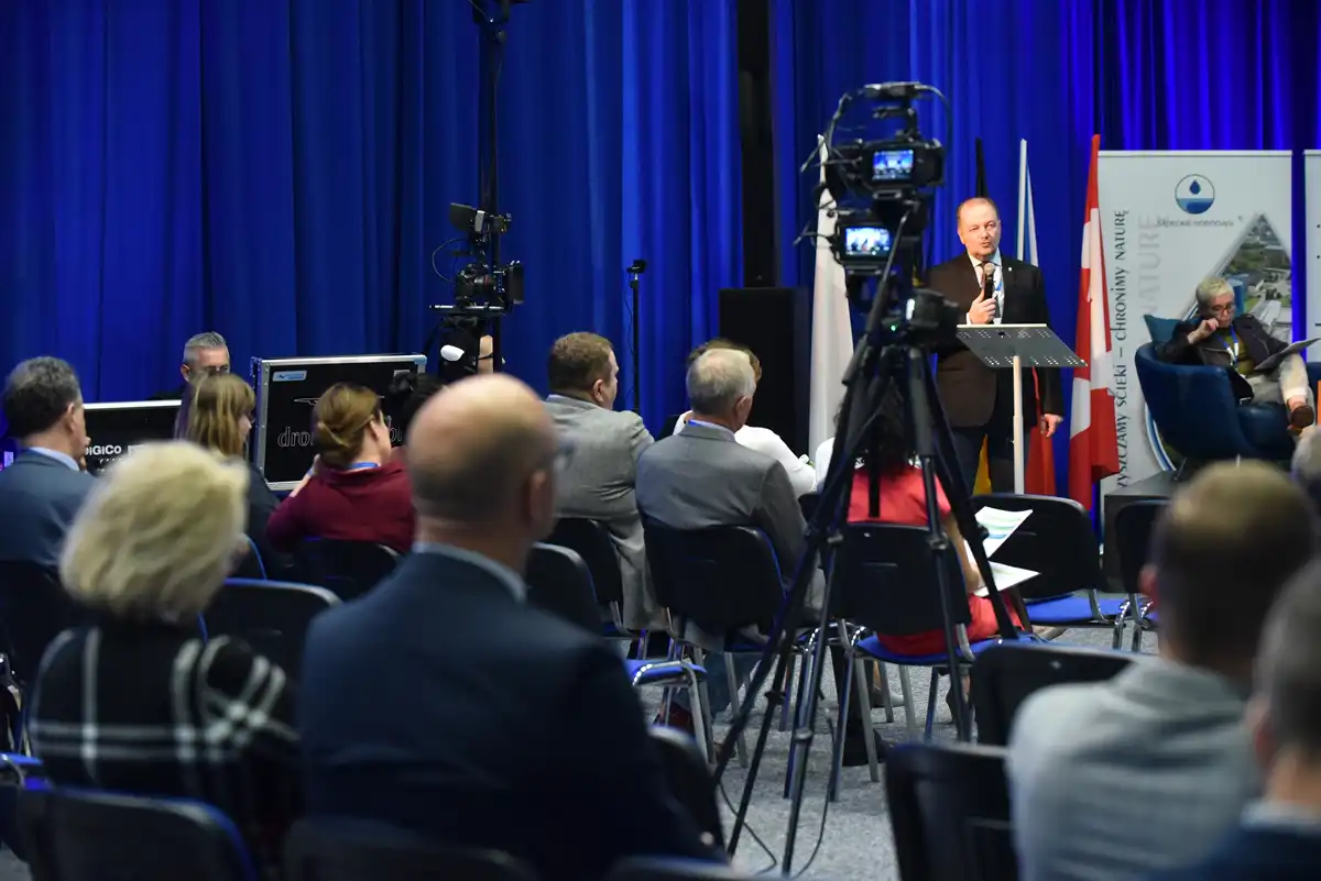 Znani ludzie świata nauki i biznesu na konferencji w Rytrze