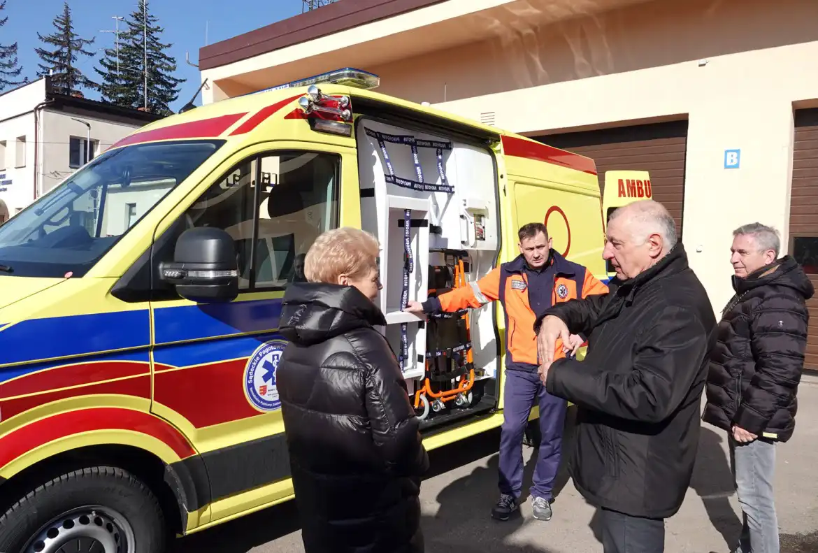 Sądeckie Pogotowie Ratunkowe ma kolejną nowoczesną karetkę