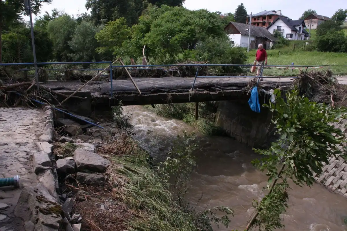 Straty spowodowane oberwaniem chmury w Gminie Korzenna wstępnie oszacowano na ponad 9 mln zł