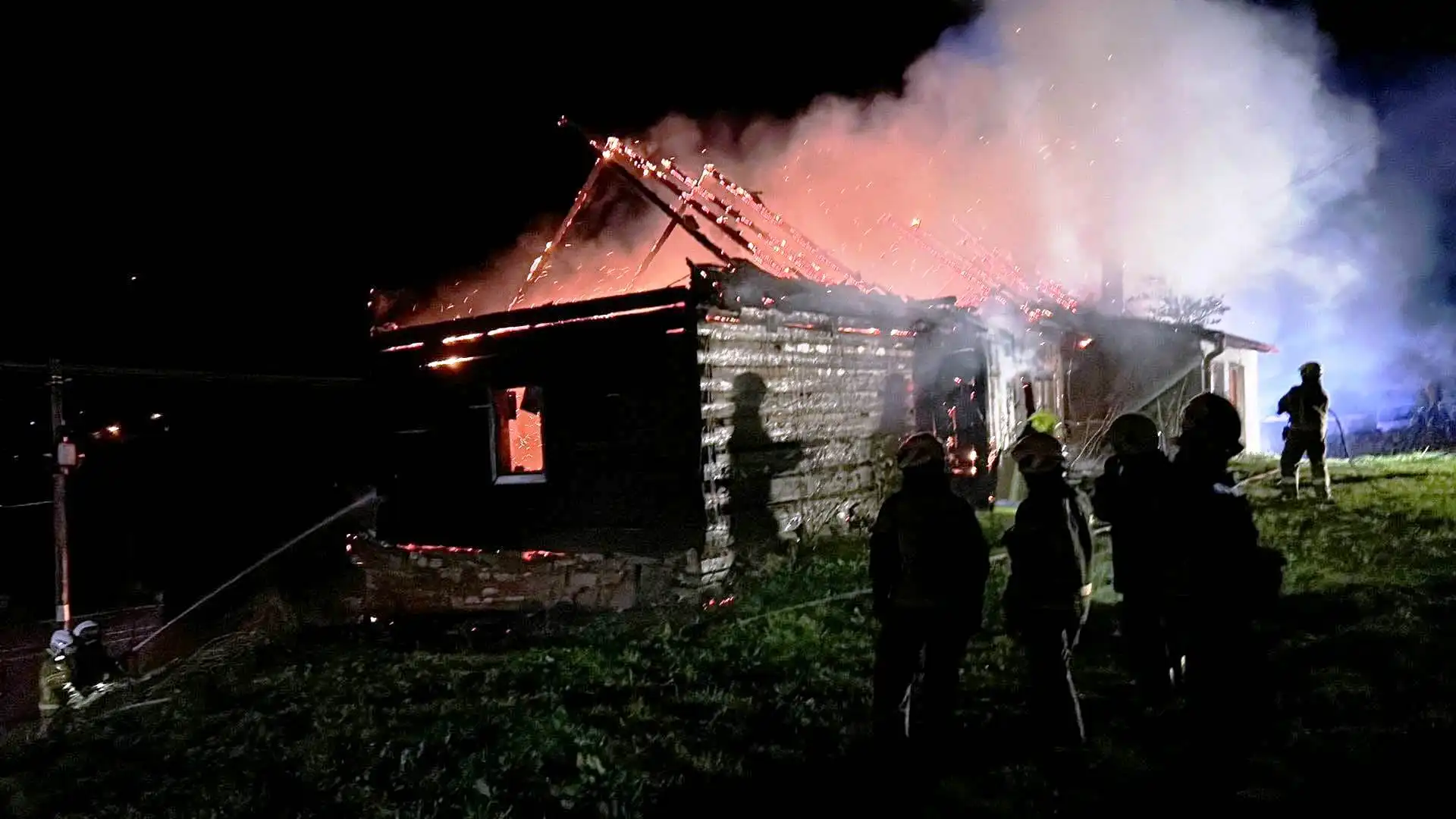 Pożar w Suchej Strudze. Płonął budynek gospodarczy