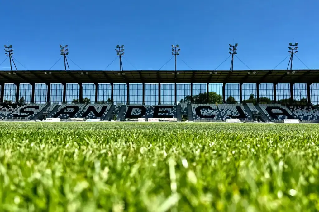 Rozegrał 70 meczów i strzelił 13 goli. Teraz żegna się z Sandecją