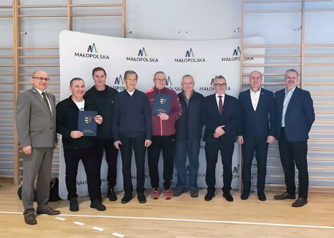 Turniej siatkarski i odznaczenia. Półwiecze Technikum Leśnego w Starym Sączu