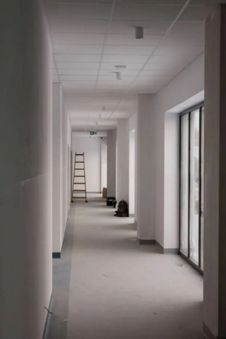 Kończy się budowa hali sportowo-widowiskowej w Korzennej