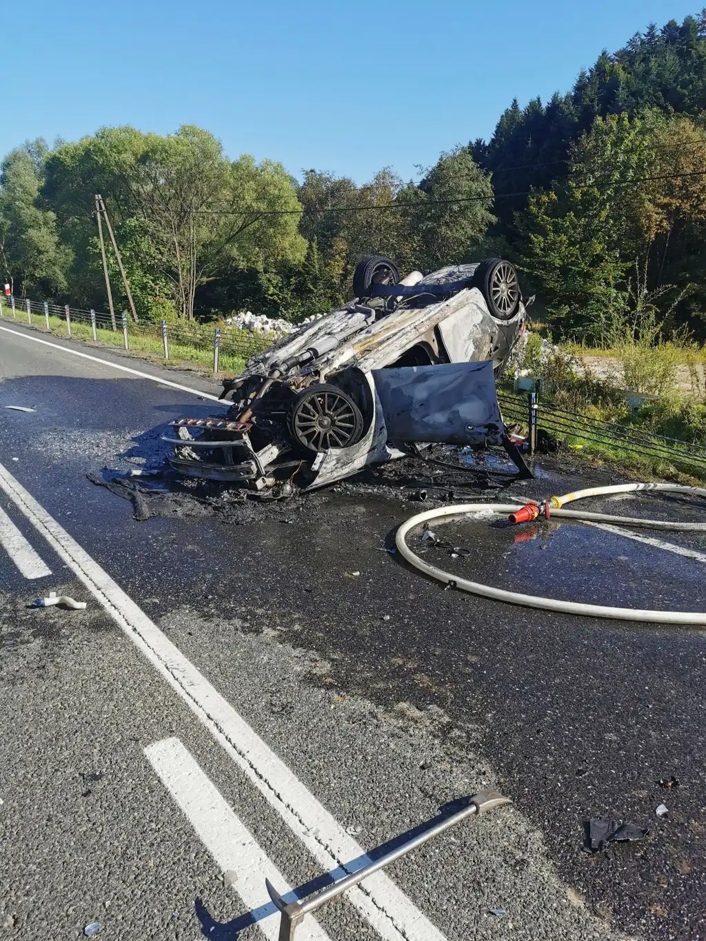 Zderzenie dwóch aut w Paszynie. Jedno zaczęło się palić