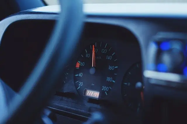 Pędził przez miasto z prędkością 140 km/h. Pirat drogowy zatrzymany w Limanowej