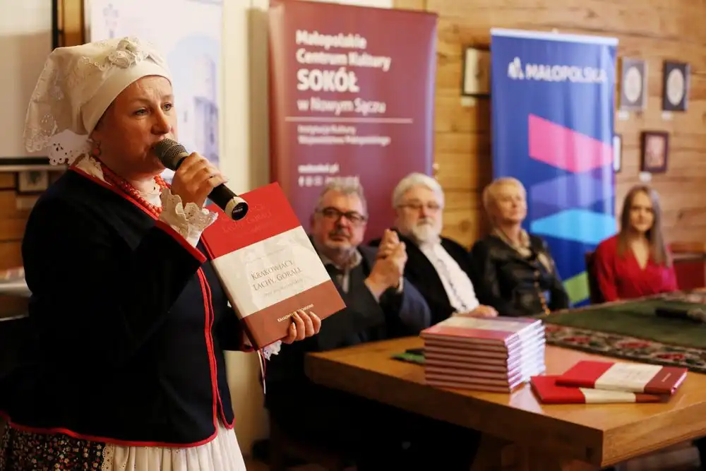 Krakowiacy, Lachy i Górale. Opowieść o strojach wsi małopolskiej