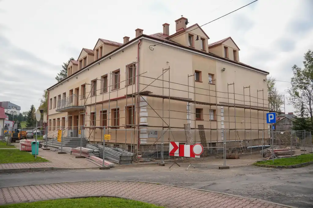 GOK w Łużnej staje się energooszczędny. Trwa kompleksowa modernizacja