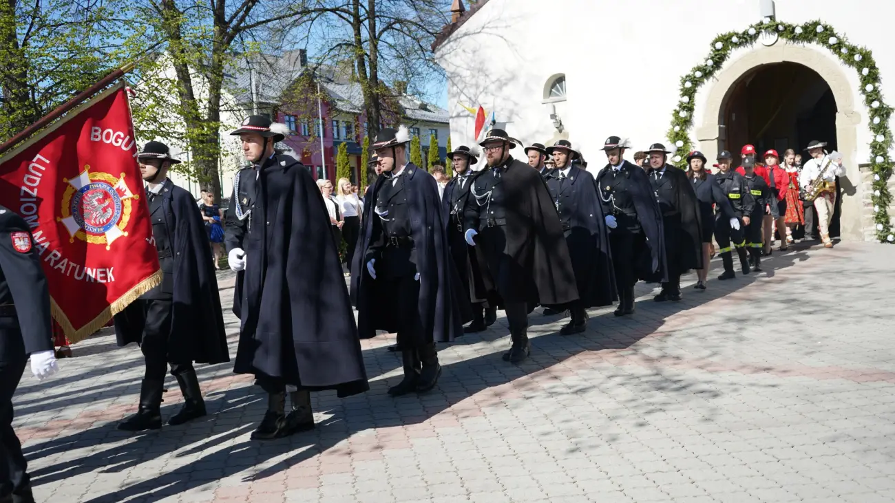 Nowe wozy i odznaczenia. Gminny Dzień Strażaka w Łącku połączony z 3 maja