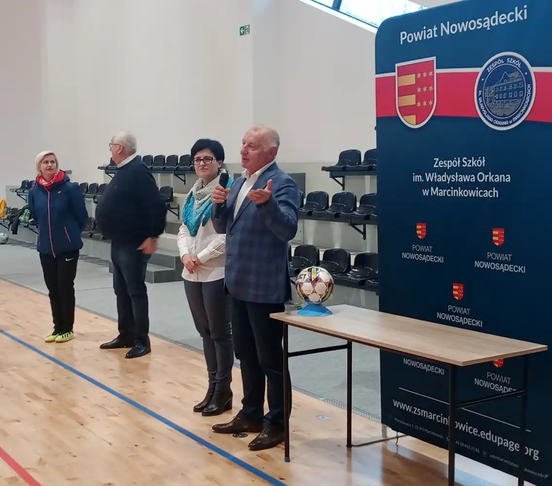 Piłkarki z LO w Grybowie najlepsze w Halowej Piłce Nożnej Dziewcząt