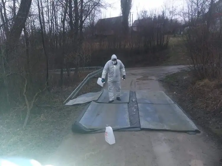 Strażacy pomagali przy likwidacji ogniska ptasiej grypy w miejscowości Krasne Potockie