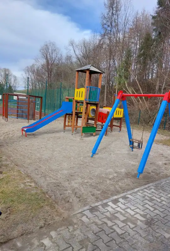 Stary Sącz: Świeżo wyremontowane place zabaw. Czas na zabawę