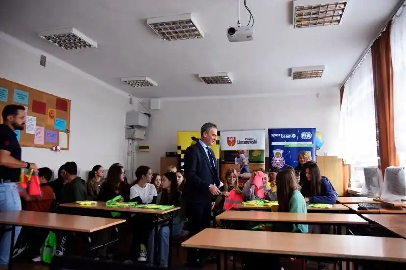 Młodzi ratownicy w akcji – praktyczna nauka pierwszej pomocy w Siekierczynie