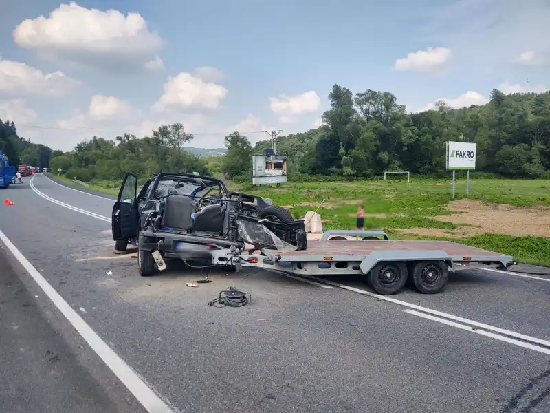 Wypadek na DK75 w Witowicach Dolnych. Jedna osoba była zakleszczona we wraku pojazdu