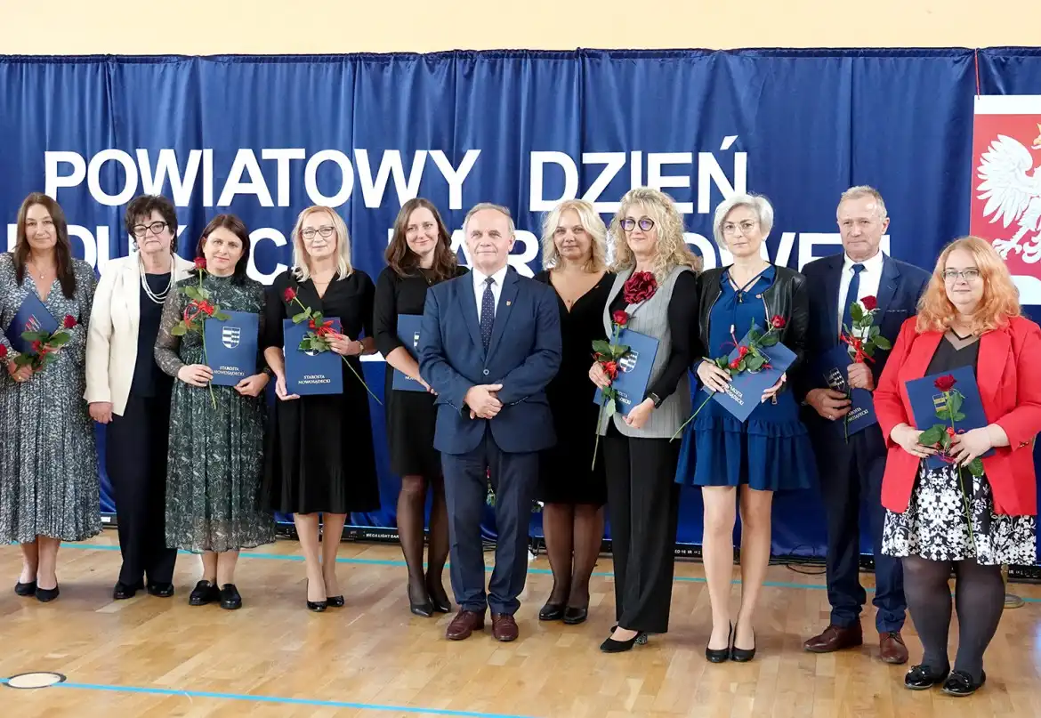 Powiatowy Dzień Edukacji w Krynicy-Zdroju. Uhonorowanie nauczycieli i dyrektorów
